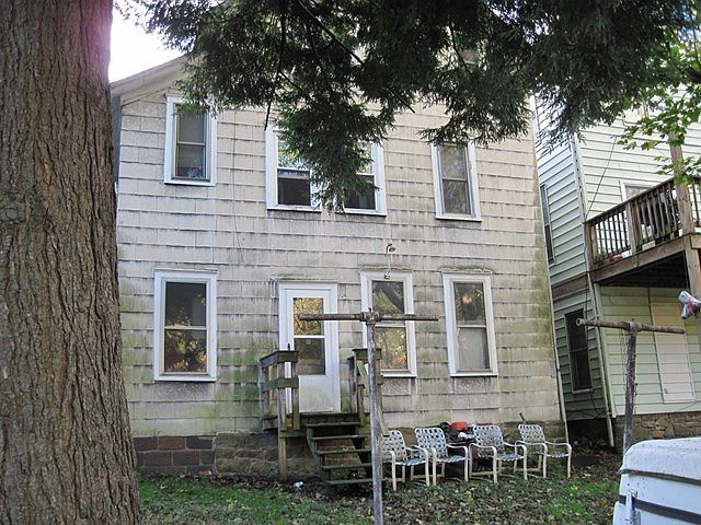 2nd image of 514 W Front St