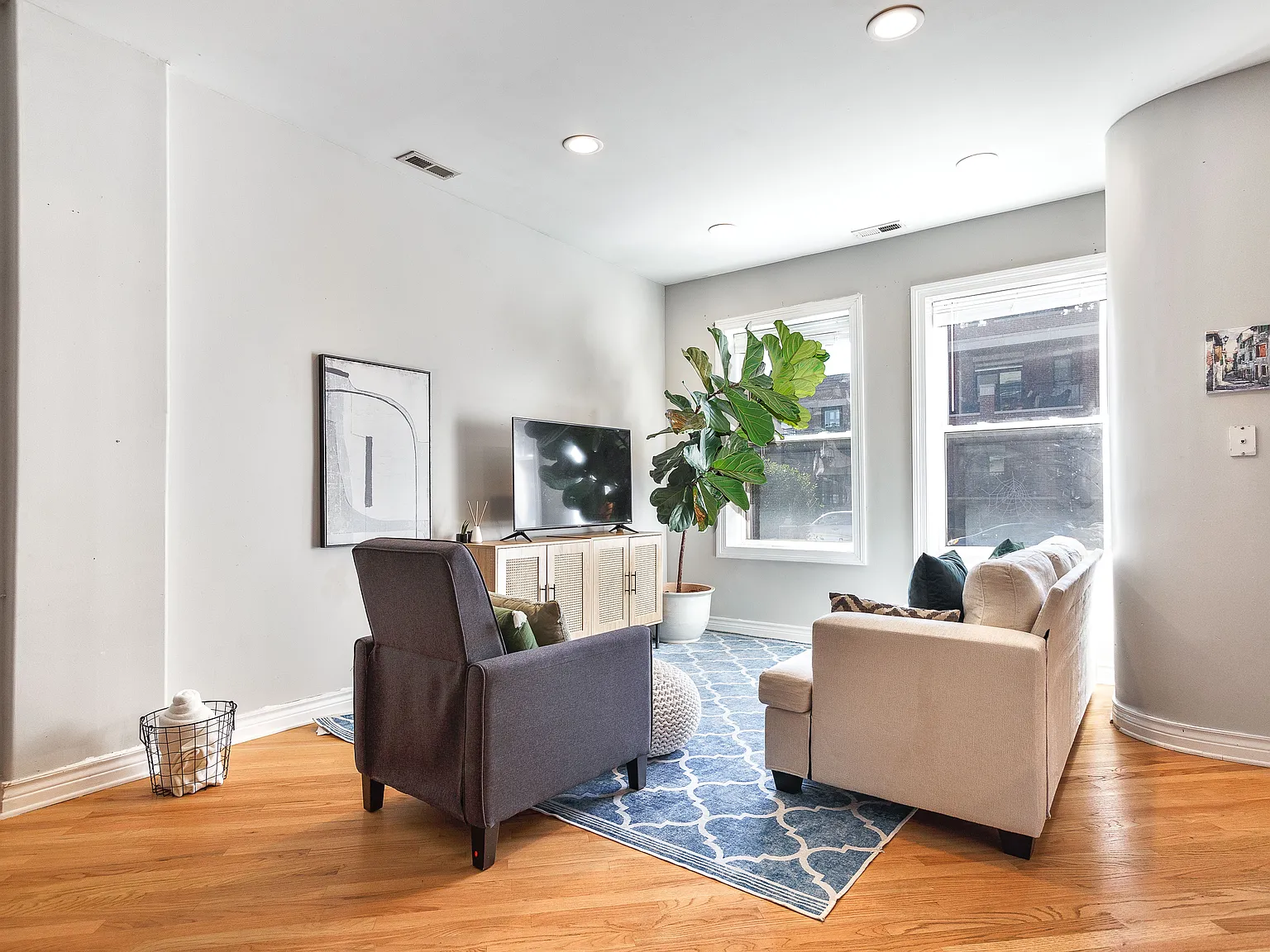 3047 N Clybourn Ave — Photo 1