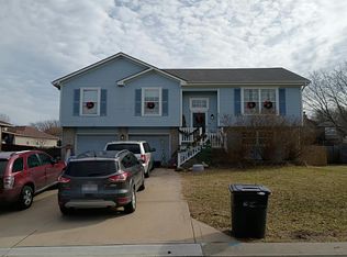 801 SW Lakeview Dr, Grain Valley, MO 64029