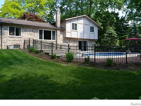 2nd image of 4865 Belzair Dr