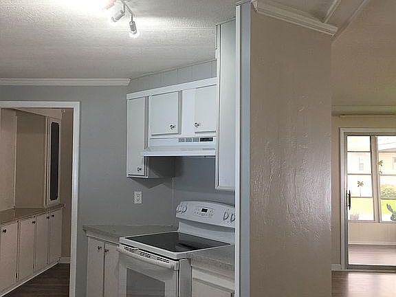 4th image of 972 Marcy Dr