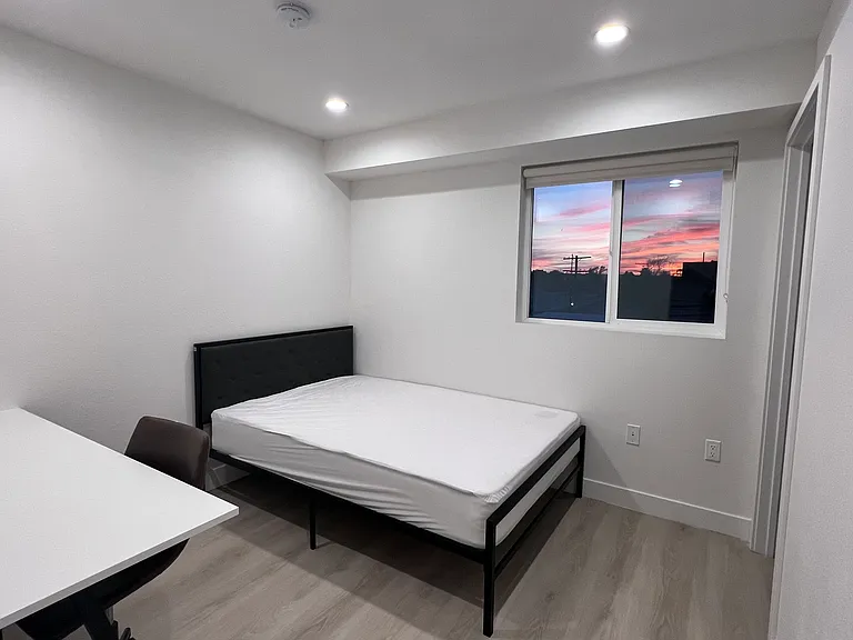 1224 W 37th Pl — Photo 71