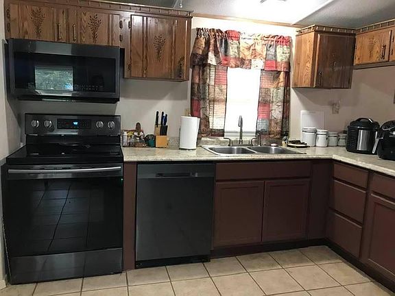 4th image of 3870 Lake Shore Dr