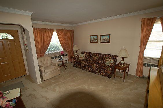 4th image of 212 Bryant Ave
