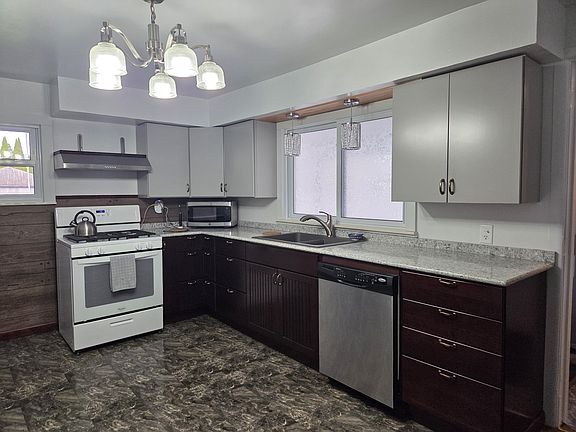 3rd image of 232 Bender St