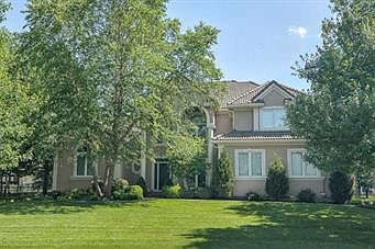 1st image of 645 NE Lake Pointe Dr