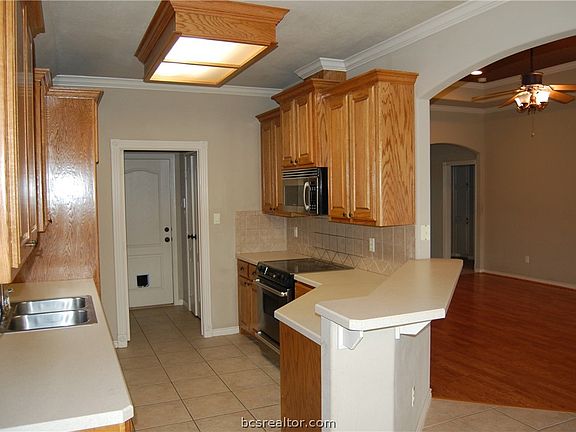 3rd image of 219 Rugen Ln