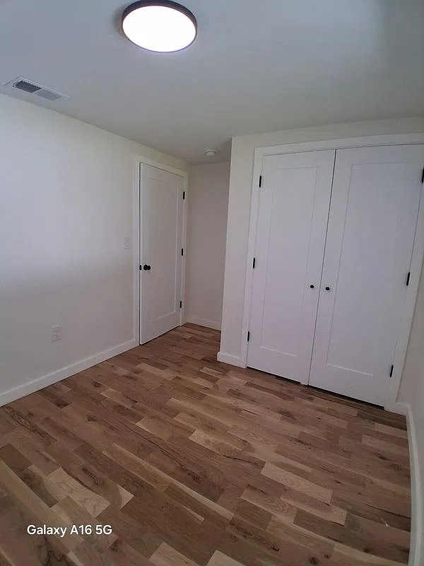 3 bed, 1.0 bath, 2200 sqft, $2,500 — Photo 2