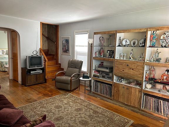 4th image of 3349 N Pioneer Ave