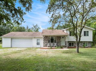 1490 Gage Rd, Holly, MI 48442