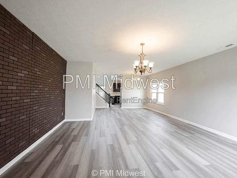 2526 Copper Hill Dr — Photo 3