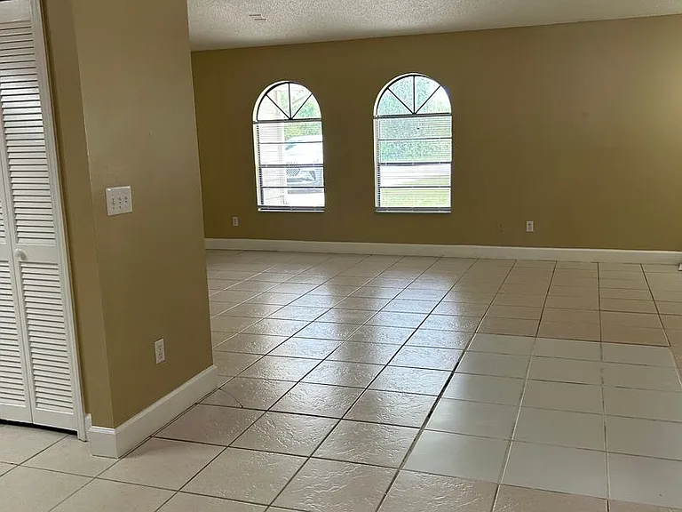 2949 N Covington Dr — Photo 14