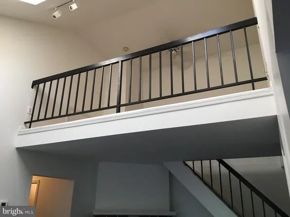 232 Washington Pl #32, Wayne, PA 19087