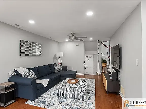 2 bed, 1150 sqft, $2,550 — Photo 2
