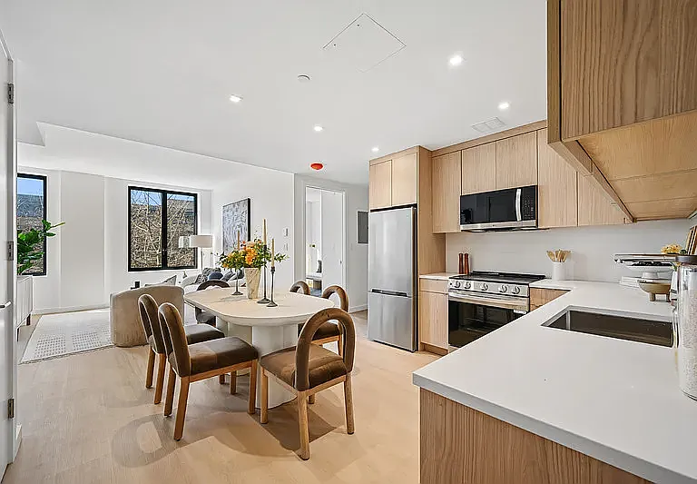 645 Park Pl #7D — Photo 1