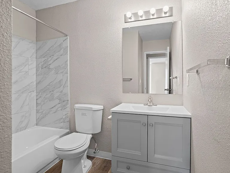 2433 Country Club Blvd — Photo 18