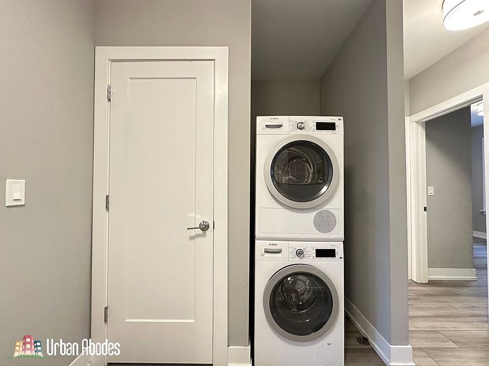 1st image of 3937 N Janssen Ave APT 2W