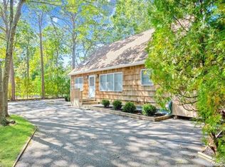 6 Lynnwood Ct, Hampton Bays, NY 11946