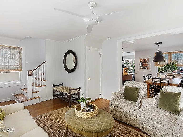 526 W End Ave — Photo 2