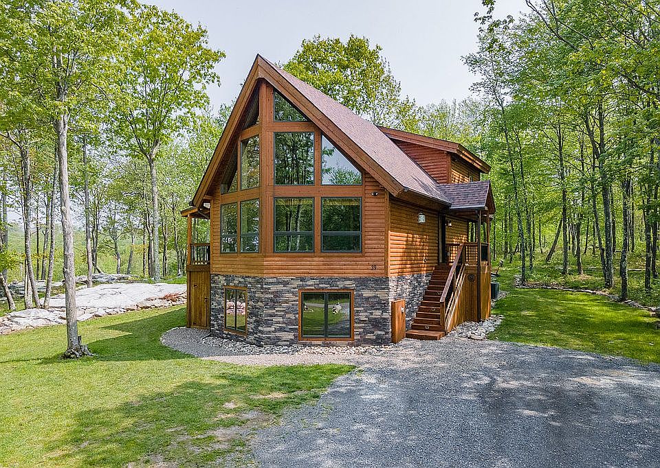 1st image of 39 Chimney Rock Ln