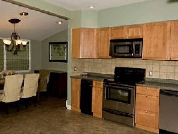 Eat-In Kitchen