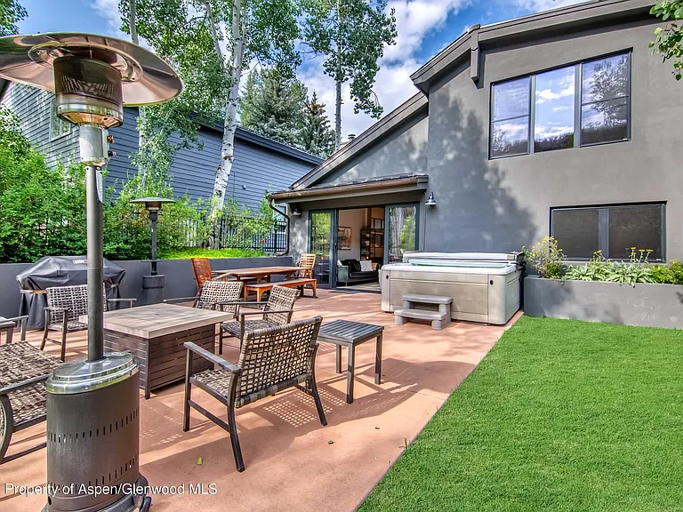 432 Fairway Dr — Photo 7