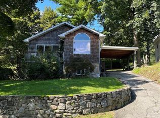 37 Lakeview Dr, Putnam Valley, NY 10579