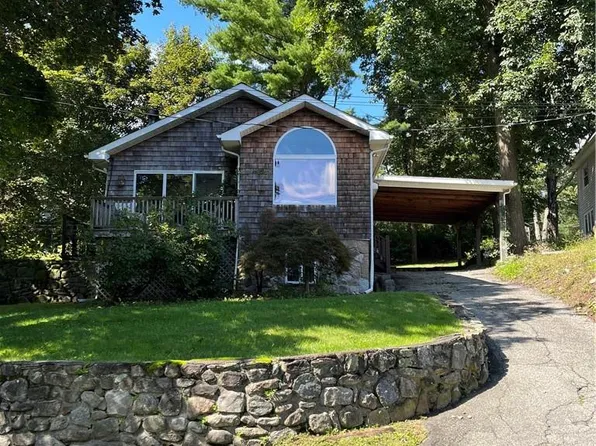 37 Lakeview Drive, Putnam Valley, NY 10579