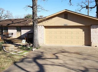 4401 Sherwood Dr, Bryan, TX 77803