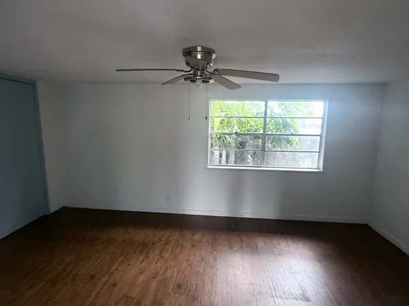 4723 Kostoryz Rd #B, Corpus Christi, TX 78415