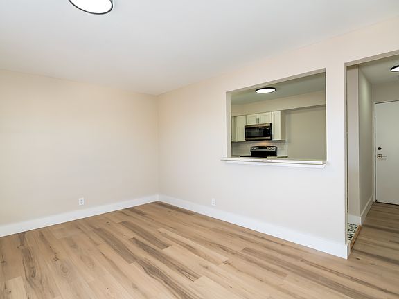 5th image of 3735 Cambridge Ave #20A