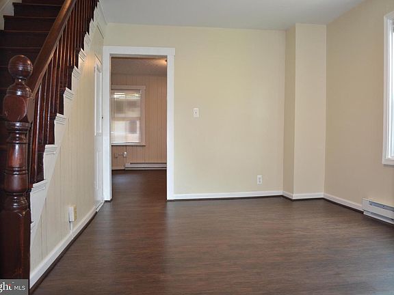 3rd image of 27 E Pall Mall St