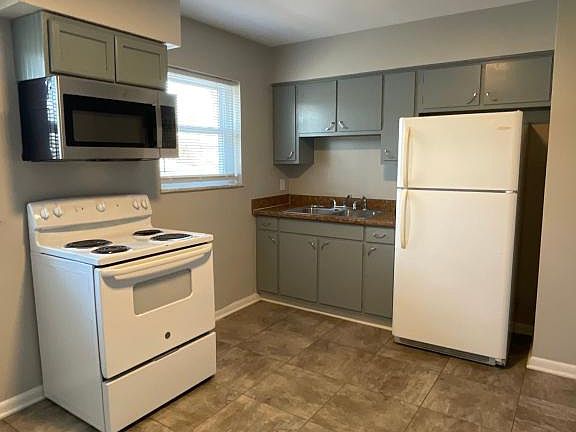 5th image of 1409 McDonald Ave #3