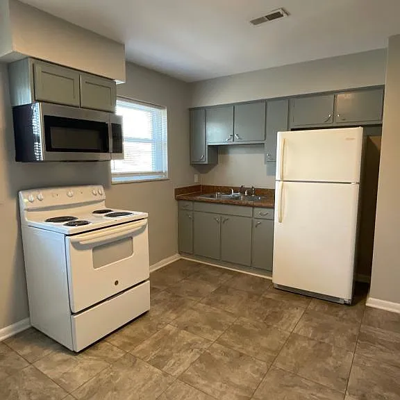 1409 McDonald Ave #3 — Photo 13