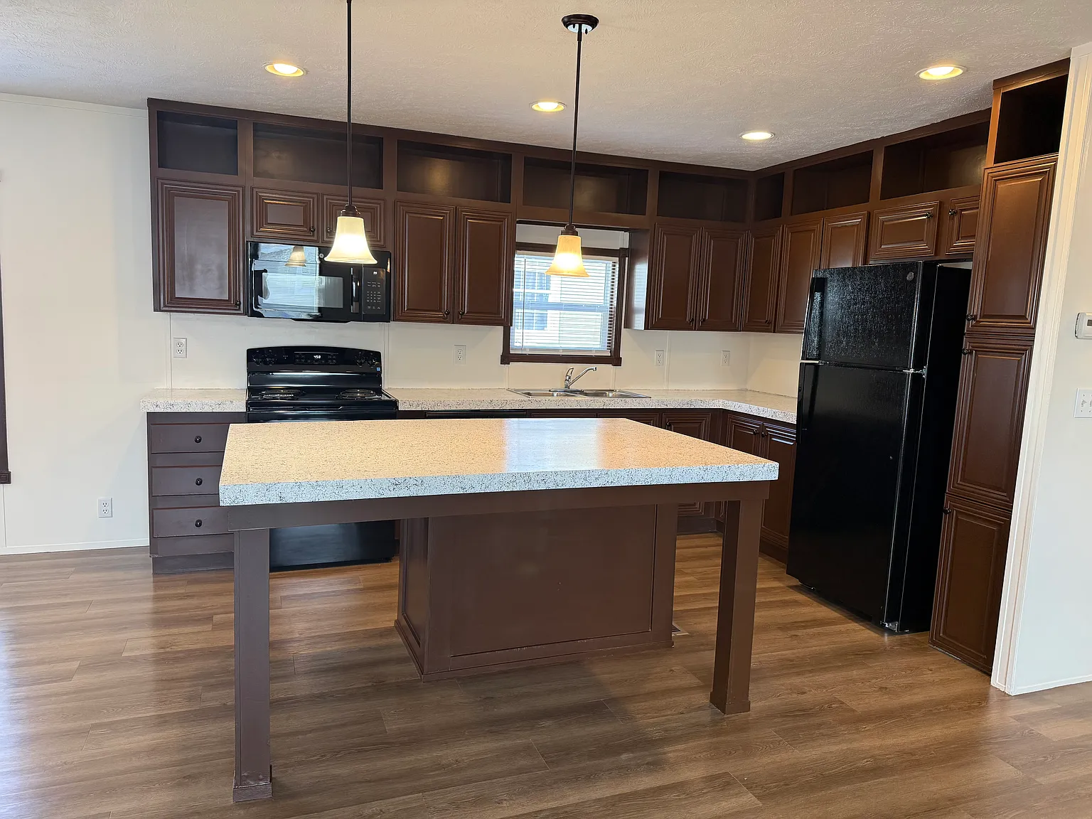 3 bed, 1512 sqft, $1,650 — Photo 2