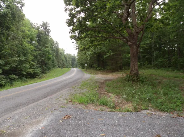 2 Porch Rock Rd, Pikeville, TN 37367
