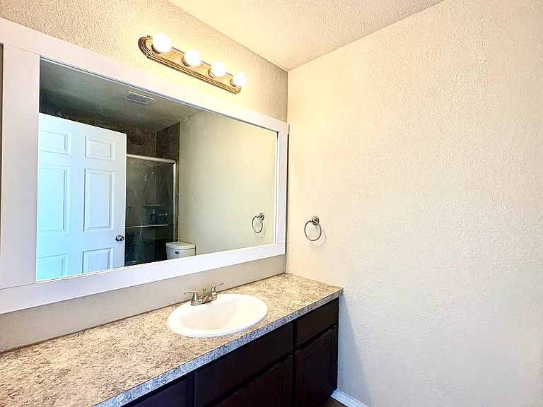 224 Oak Tree Ln — Photo 9