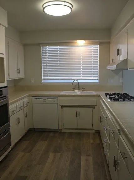 548 Stanford Ave — Photo 13
