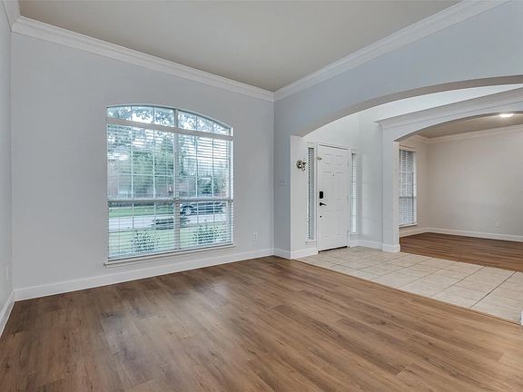 5th image of 300 Dover Heights Trl
