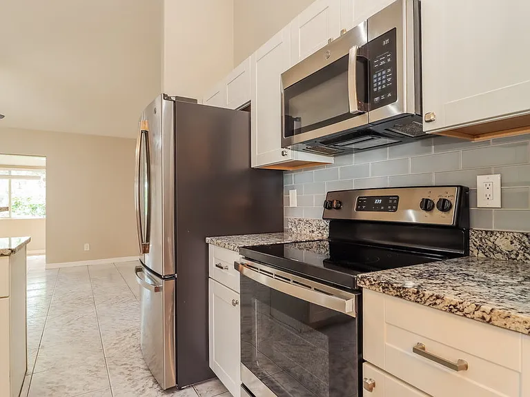 10402 Barnett Loop — Photo 6
