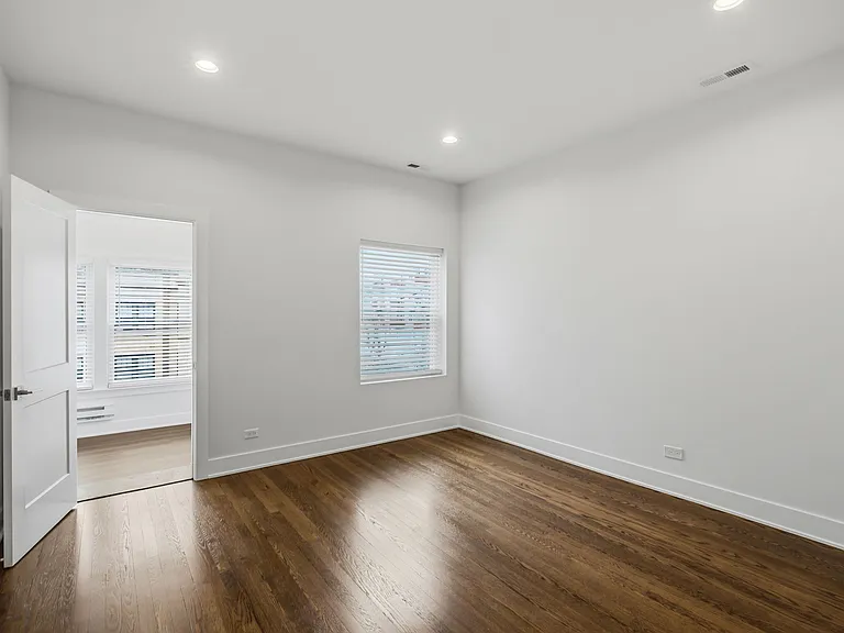 6914 N Sheridan Rd #1 — Photo 17