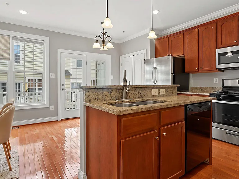 643 Pullman Pl — Photo 11