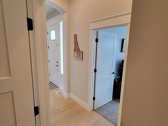 5th image of 1677 W Capstone Dr