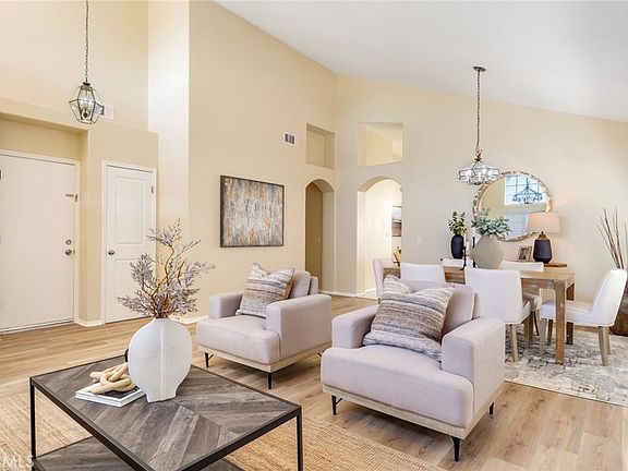 3rd image of 40115 Ravenwood Dr