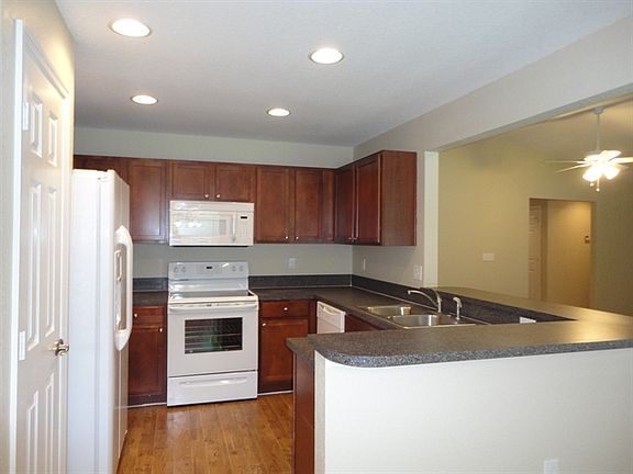 2nd image of 980 Princeton Manor Ln