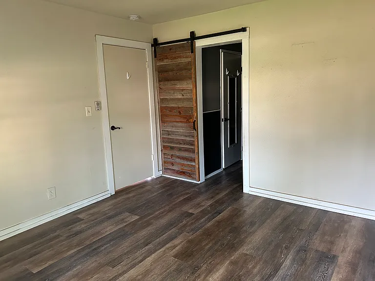 207 E 3rd St — Photo 3