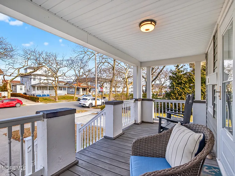 211 Lareine Ave — Photo 4