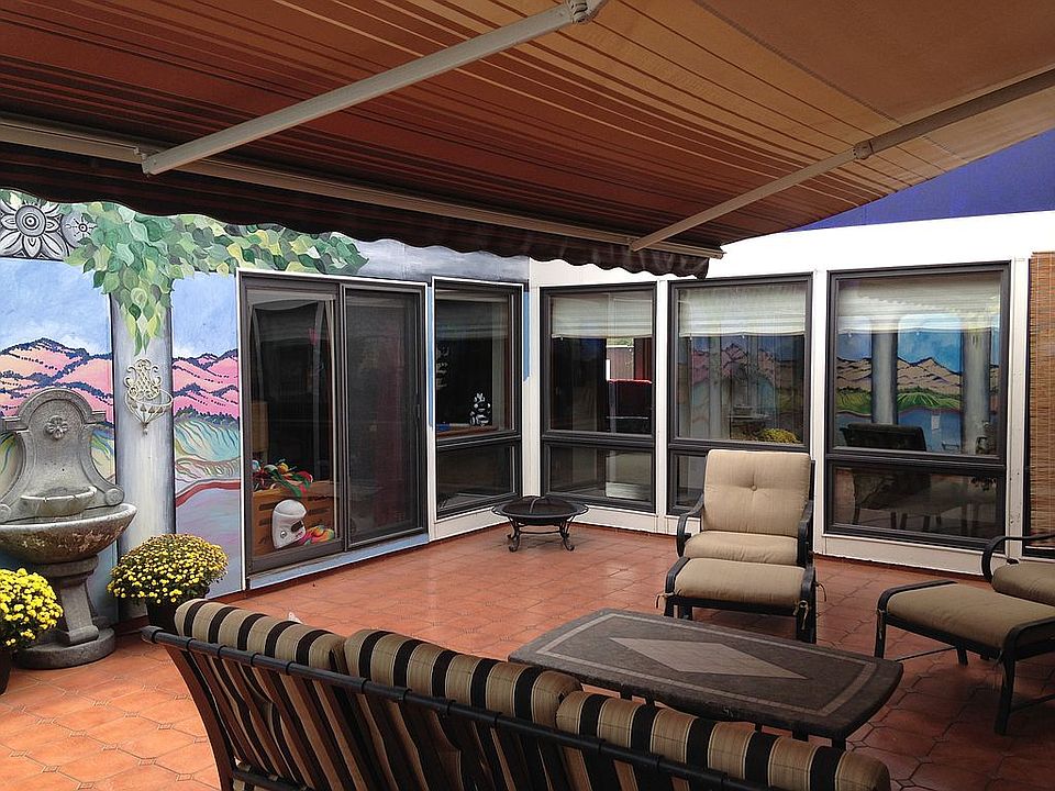 Center Open Air patio 