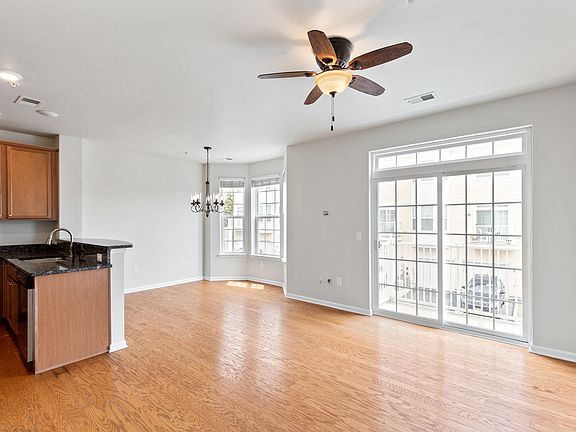2nd image of 11 Iris Ln