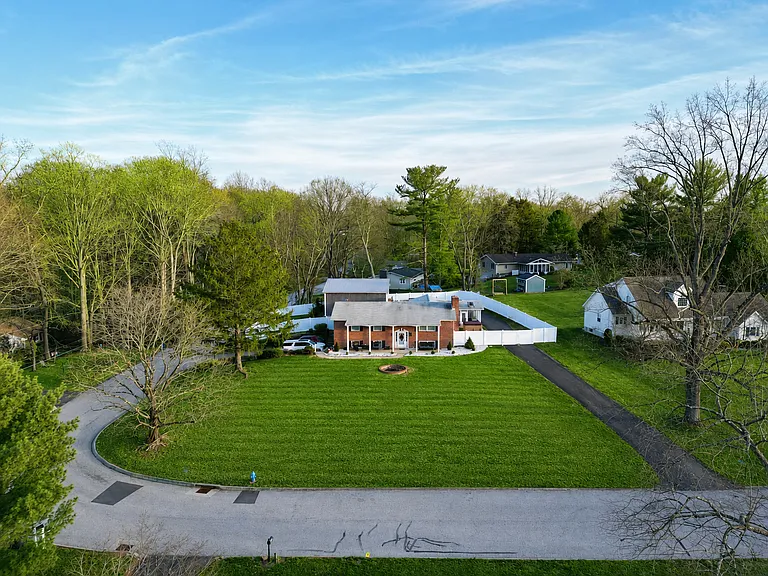 38 Bramble Ln — Photo 2